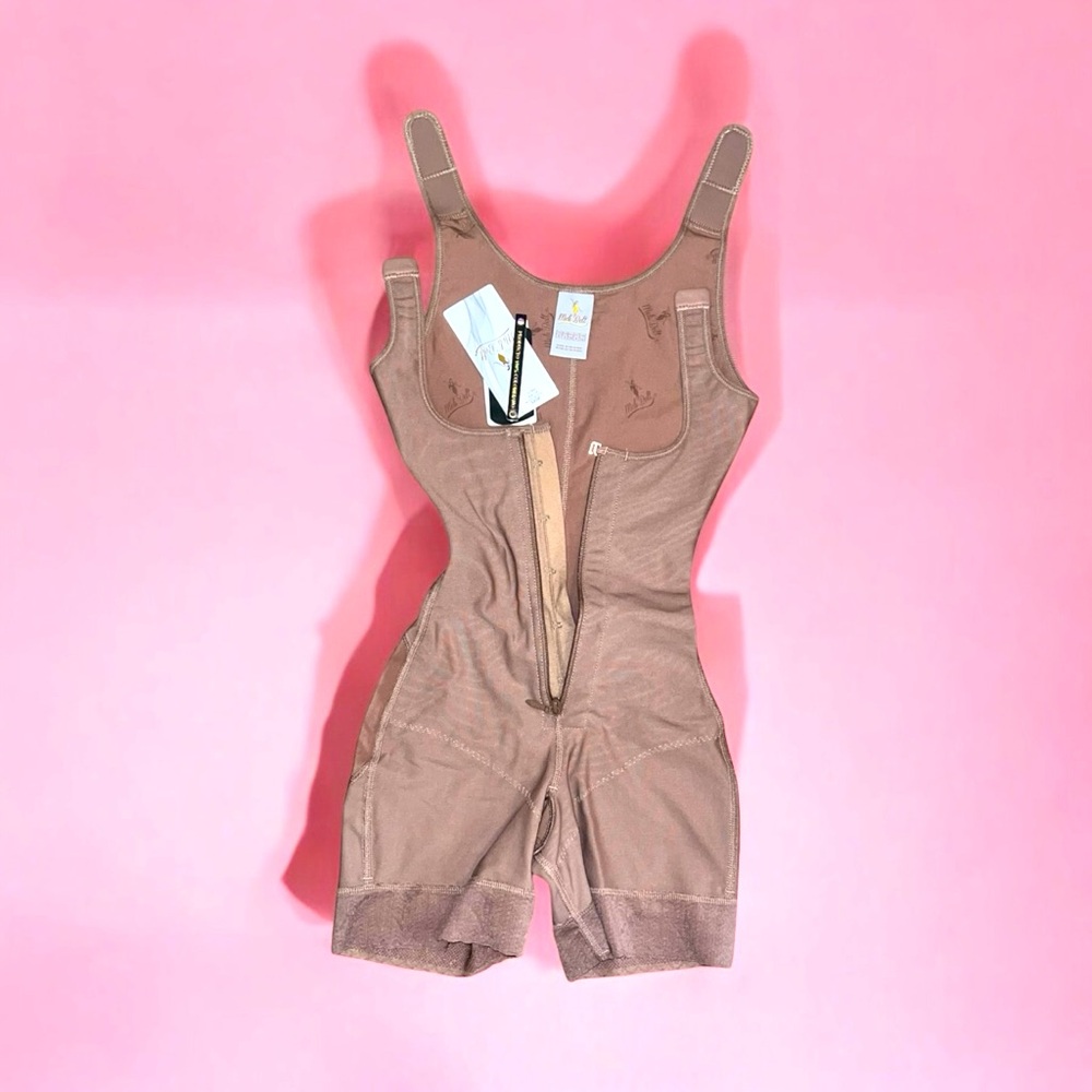 100% Colombian Girdle/Faja - Post Op/Postpartum
US Size: Small / EUR Size: 32